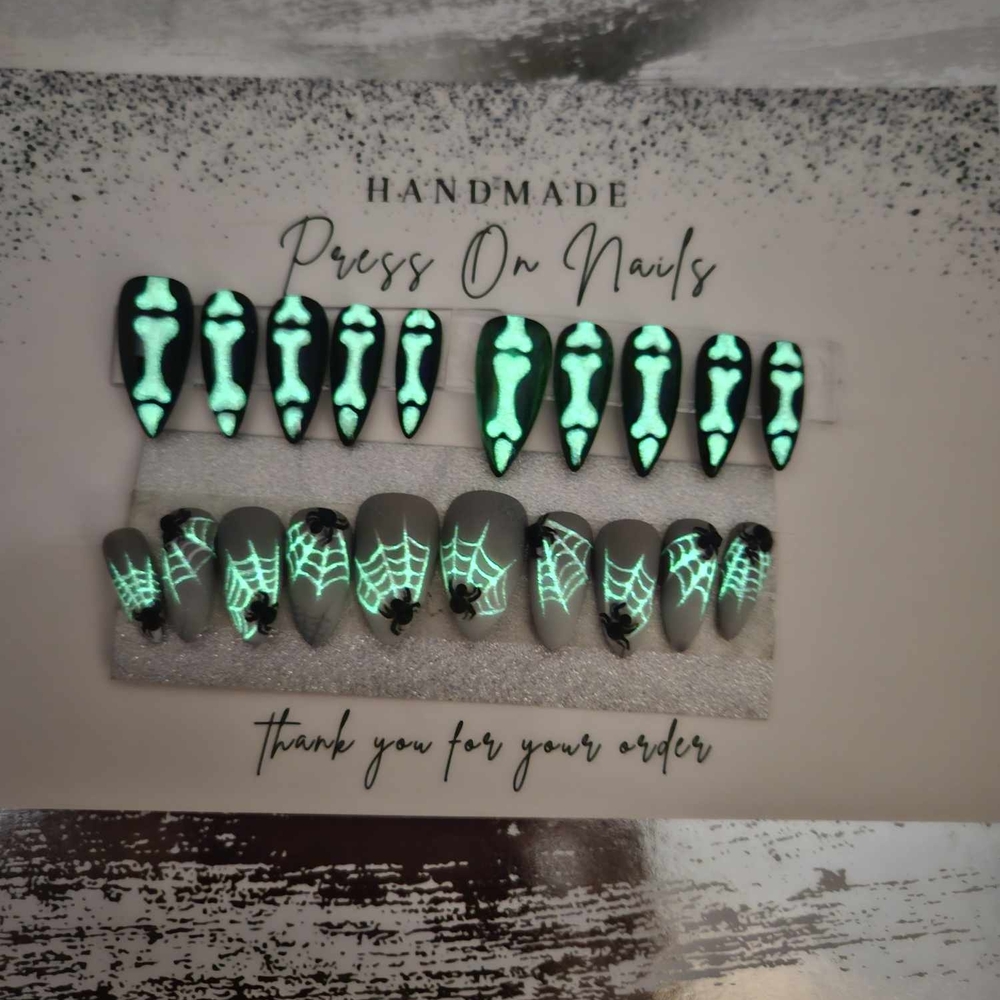 Glow-in-the-Dark Spider Web Press On Nails